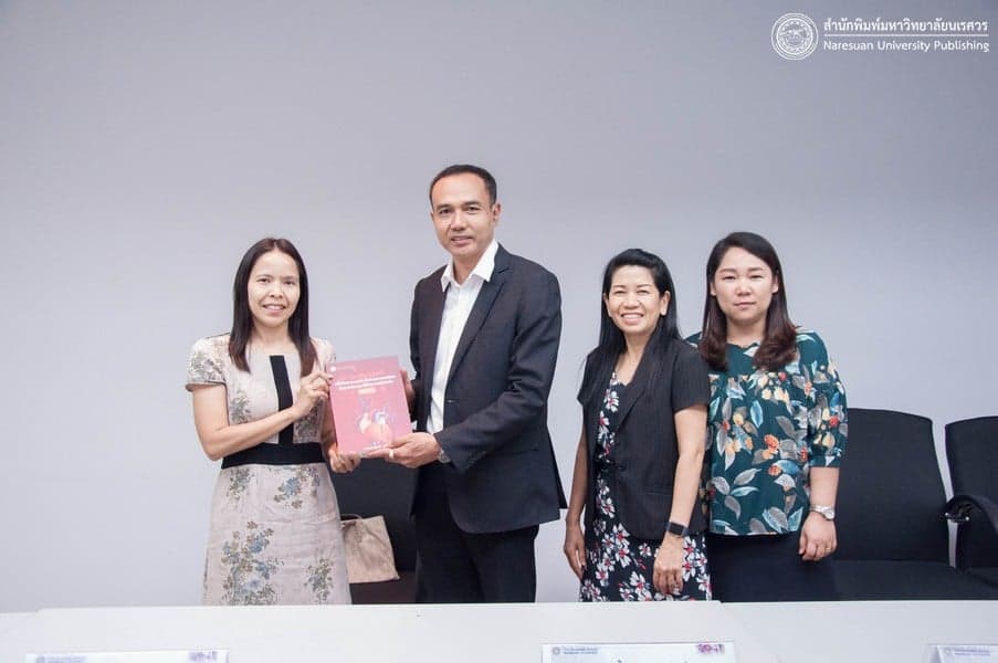 ลงนามเซ็นสัญญาอนุญาตให้ใช้สิทธิ์และจัดพิมพ์งานวรรณกรรม หนังสือเรื่อง “สรีรวิทยาระบบหัวใจร่วมหลอดเลือดกับการประยุกต์ใช้ทางเภสัชวิทยา” (พิมพ์ครั้งที่ 2)