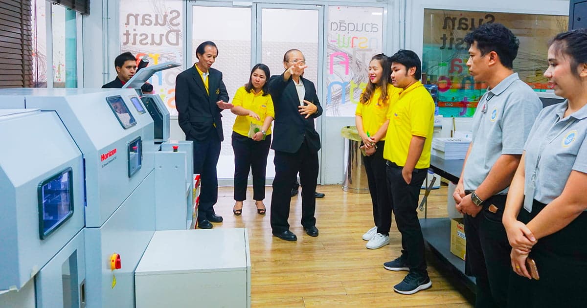 สำนักพิมพ์ ม.นเรศวร ศึกษาดูงานศูนย์บริการสื่อและสิ่งพิมพ์กราฟฟิคไซต์ (Graphic site) ม.สวนดุสิต