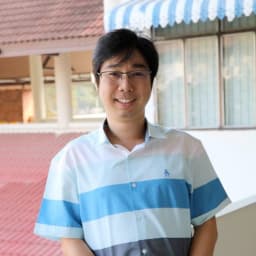 ธรรศ อัมโร