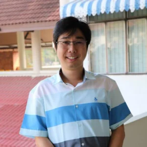 ธรรศ อัมโร