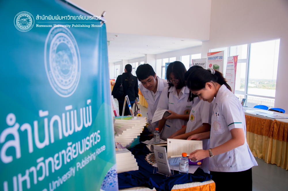 3 พฤศจิกายน 2559 สำนักพิมพ์มหาวิทยาลัยนเรศวร ร่วมออกบูธโครงการประชุมวิชาการภาควิชาอายุรศาสตร์ ครั้งที่ 5 เพื่อประชาสัมพันธ์การจัดทำเอกสารสิ่งพิมพ์ทางวิชาการ