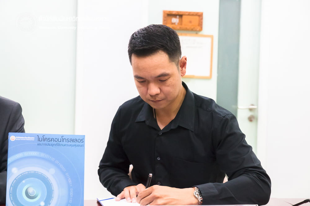 ไมโครคอนโทรลเลอร์และการประยุกต์ใช้ในงานควบคุมหุ่นยนต์