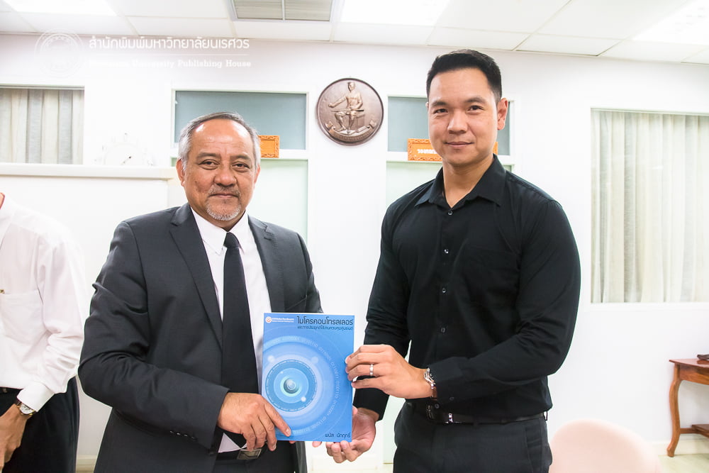 ไมโครคอนโทรลเลอร์และการประยุกต์ใช้ในงานควบคุมหุ่นยนต์
