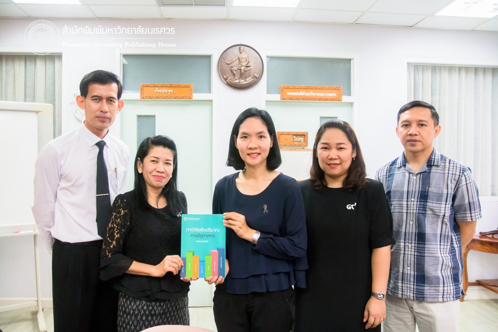 ลงนามเซ็นสัญญาอนุญาตให้ใช้สิทธิ์และจัดพิมพ์งานวรรณกรรม