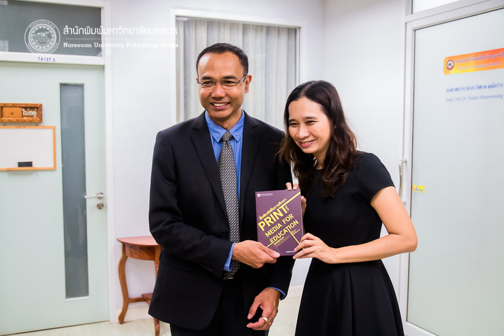 ลงนามเซ็นสัญญาอนุญาตให้ใช้สิทธิ์และจัดพิมพ์งานวรรณกรรม หนังสือเรื่อง "สื่อพิมพ์เพื่อการศึกษา Print media for education"