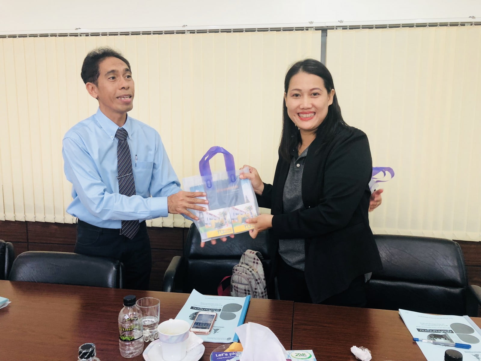 สำนักพิมพ์ ม.นเรศวร เข้าศึกษาดูงานเข้าชมโรงพิมพ์มหาวิทยาลัยธรรมศาสตร์